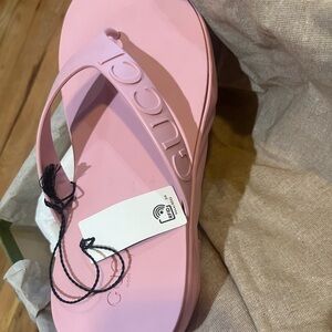 Gucci Women's Pink Flip Flops